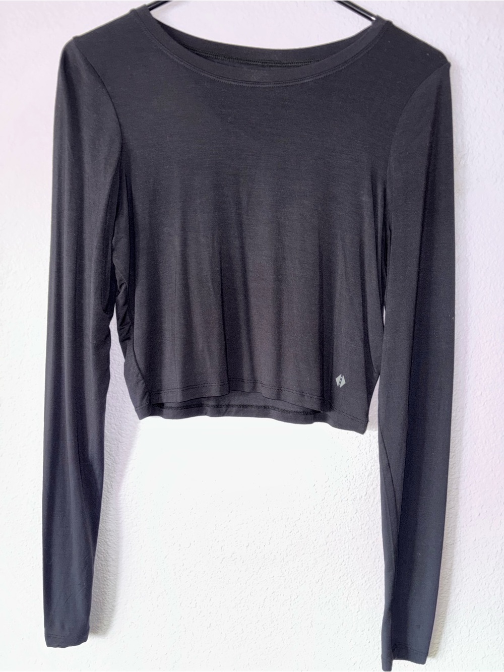 Tavi Noir-Black Long Sleeve Crop Top M